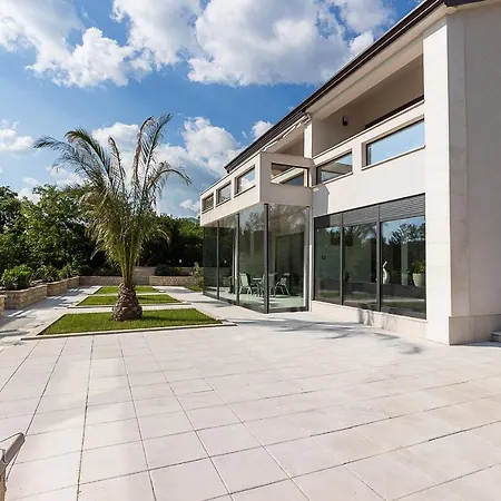 Luxury With A Swimming Pool Dolinci, Crikvenica - 13914 וילה