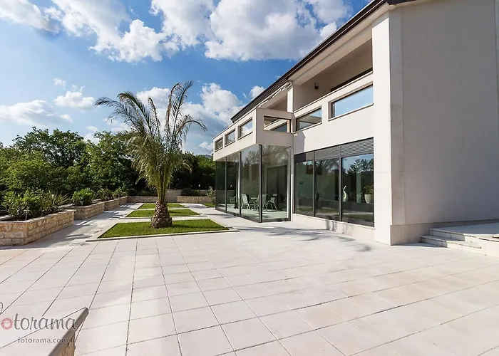 Luxury With A Swimming Pool Dolinci, Crikvenica - 13914 וילה