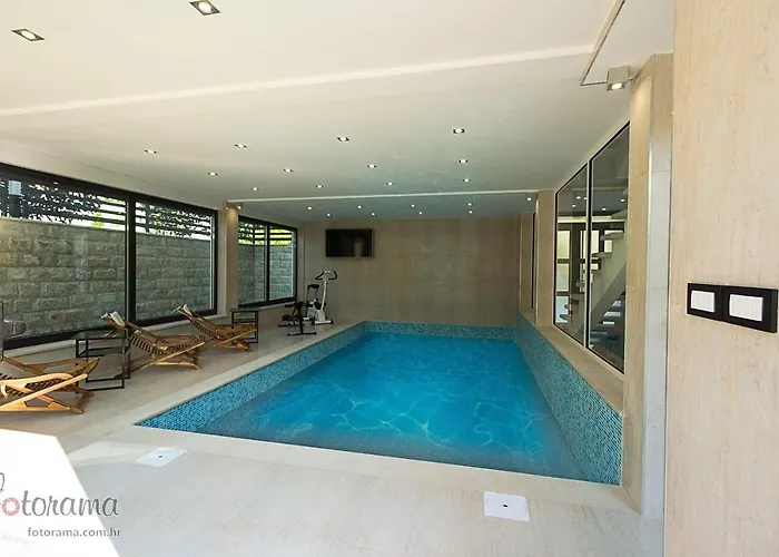 Luxury With A Swimming Pool Dolinci, Crikvenica - 13914 וילה