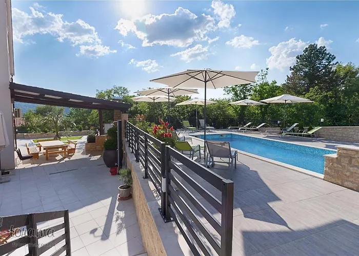 Luxury With A Swimming Pool Dolinci, Crikvenica - 13914 וילה