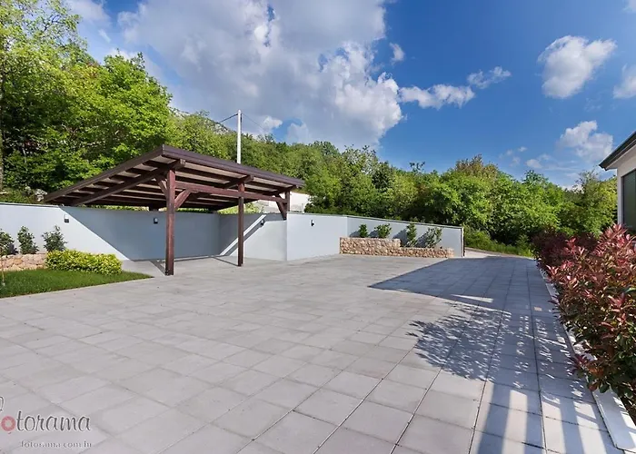 Luxury With A Swimming Pool Dolinci, Crikvenica - 13914 וילה
