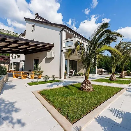 Luxury With A Swimming Pool Dolinci, Crikvenica - 13914 Grižane