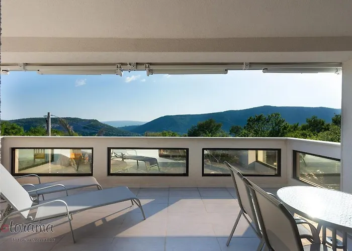 Luxury With A Swimming Pool Dolinci, Crikvenica - 13914 * Grižane